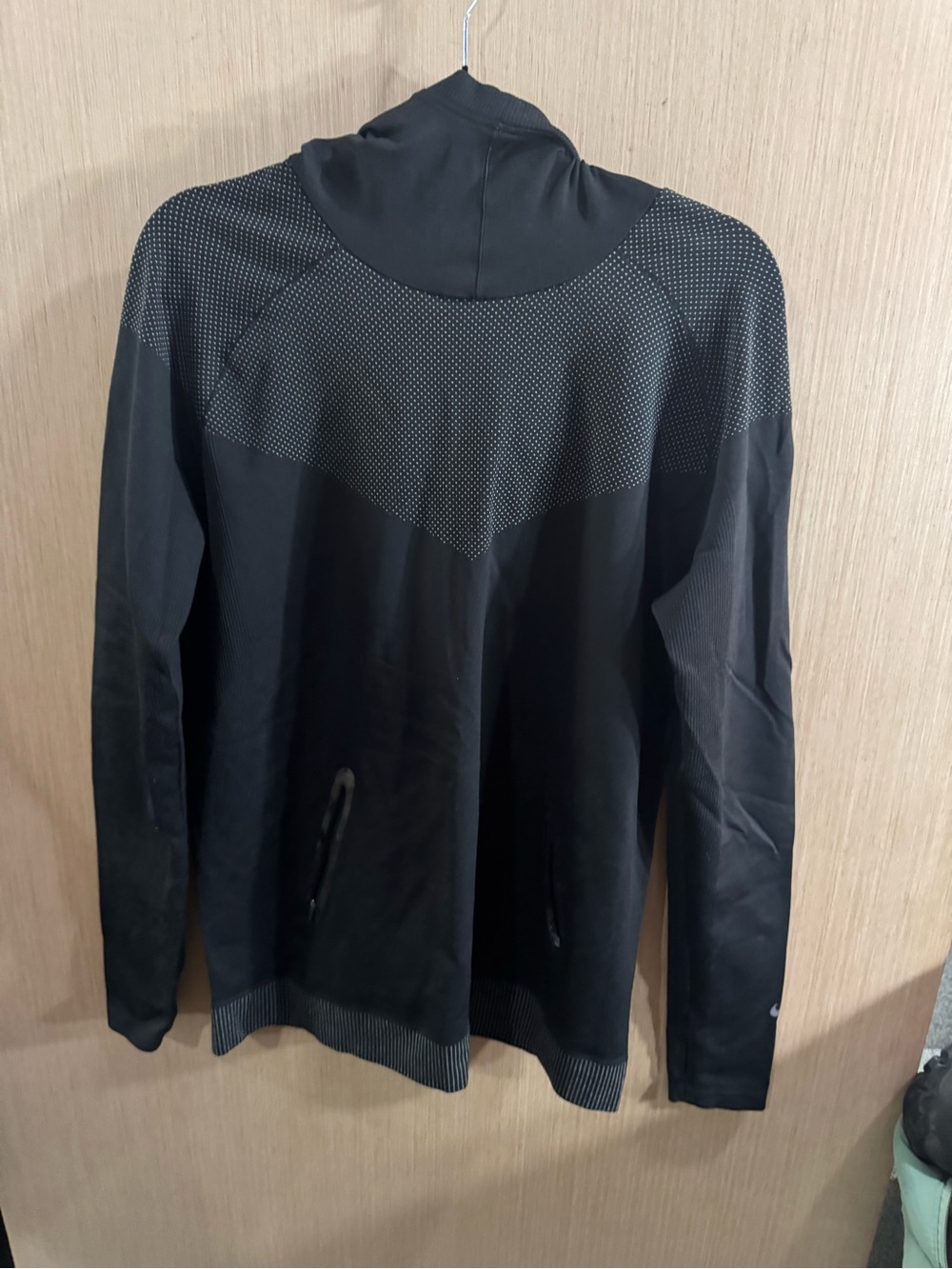 Nike Dri Fit Black Long Sleeve Tight Athletic Jacket with Subtle Dot Detail‎ XL